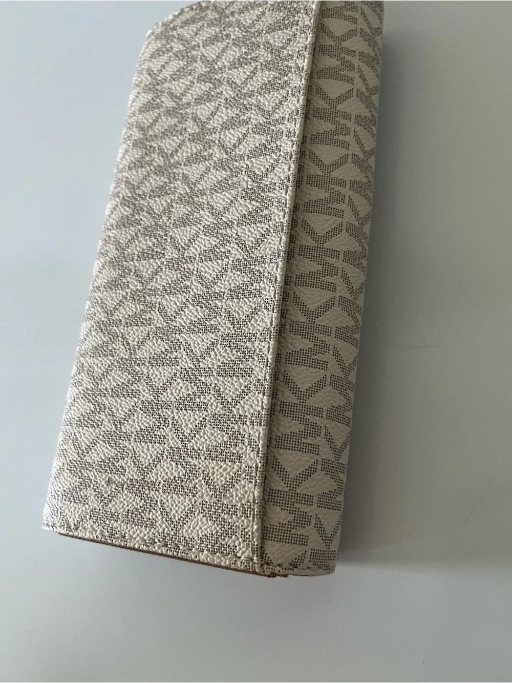 MICHAEL KORS FLAP CONTINENTAL LOGO WALLET VANILLA